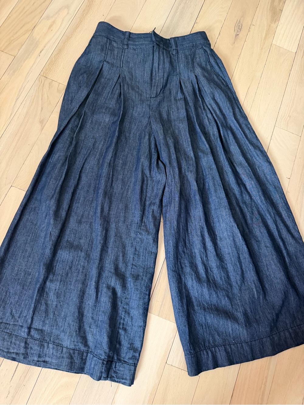 Zara Navy Wide-Leg Pleated Trousers